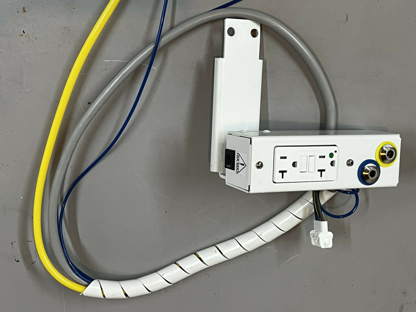 A-DEC 511 Electrical, Air/Water Side box